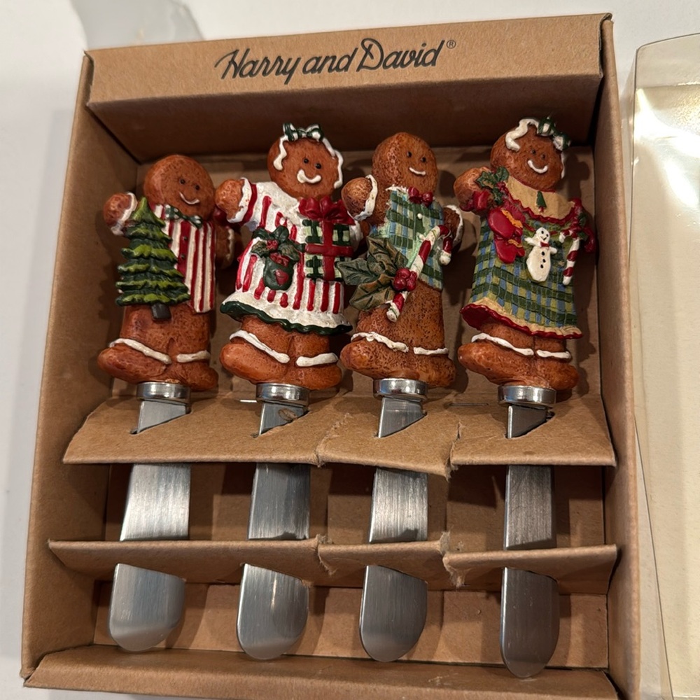 4 gingerbread holiday spreaders